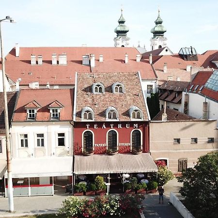 Teatrum Boutique Hotel Gyor Exterior photo