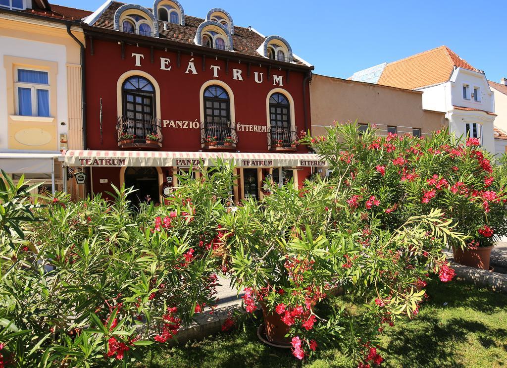 Teatrum Boutique Hotel Gyor Exterior photo