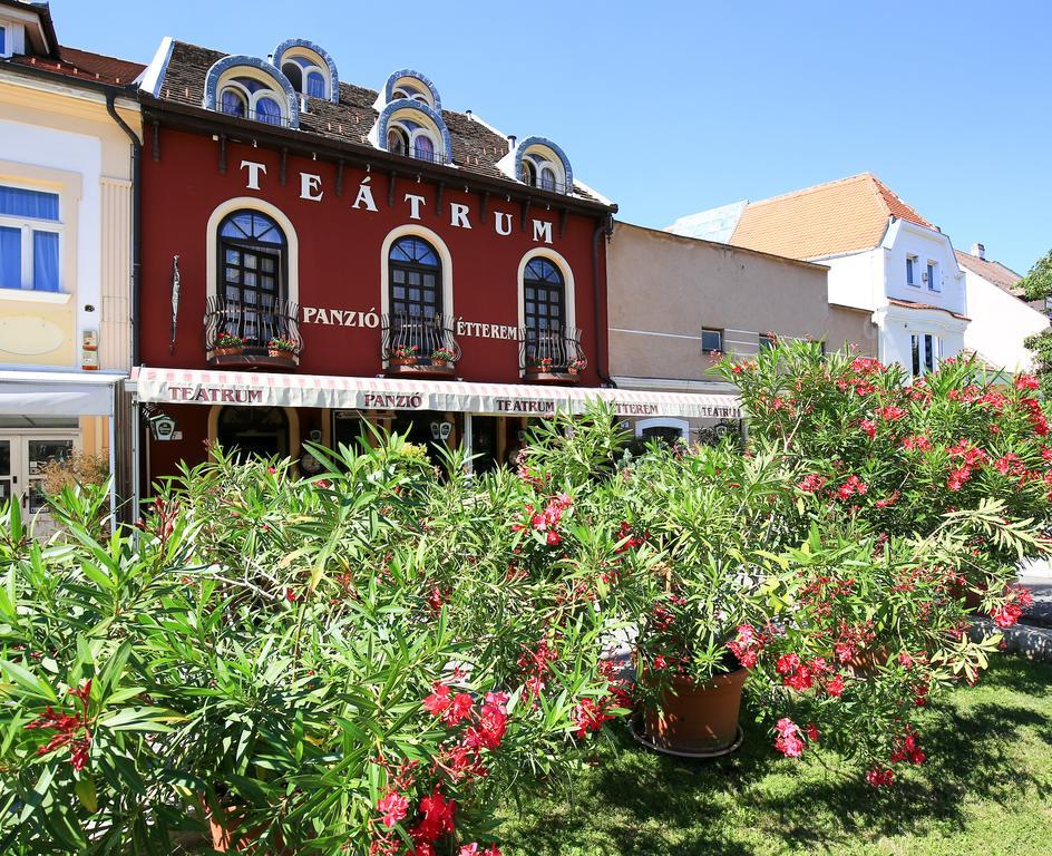 Teatrum Boutique Hotel Gyor Exterior photo