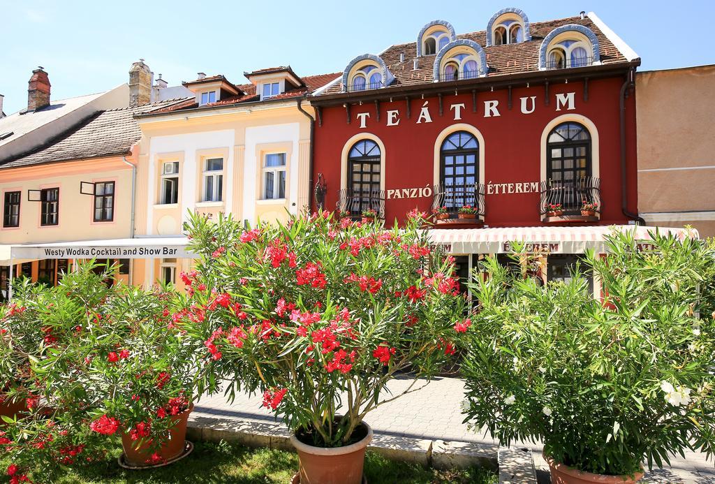 Teatrum Boutique Hotel Gyor Exterior photo